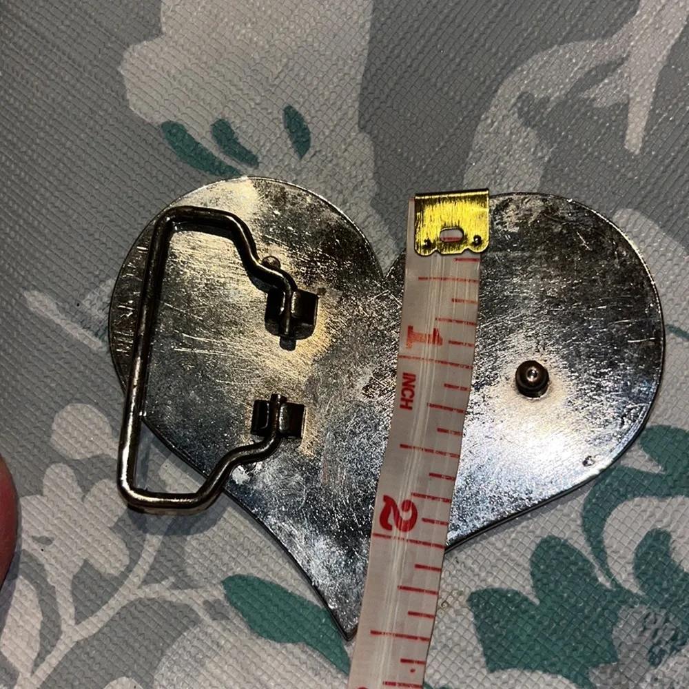 No Boundaries Black &White Heart belt buckle EUC